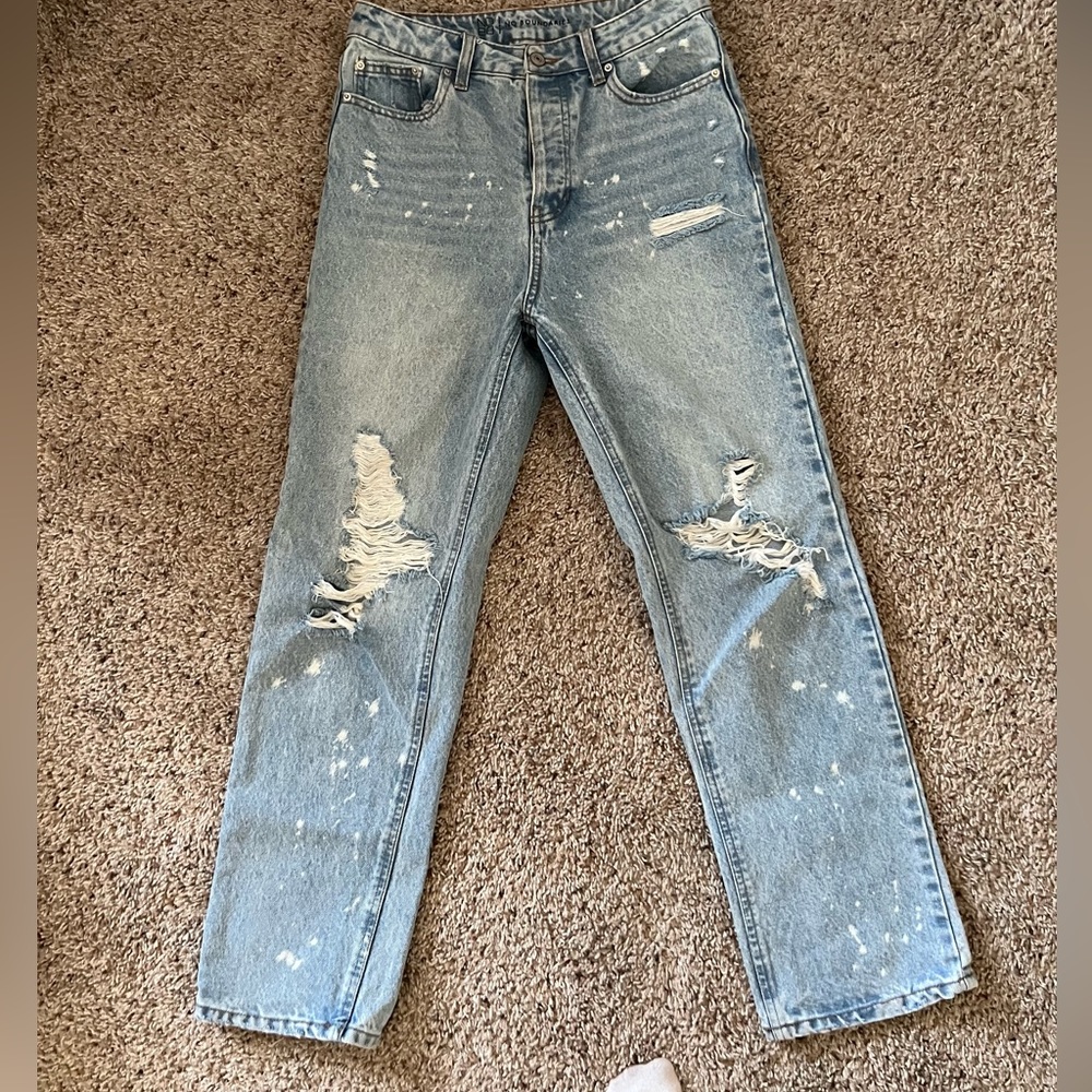 Distressed light denim jeans with bleach spots. Size 5. No boundaries brand.